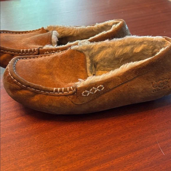 Womens Ugg slippers - Picture 5 of 7